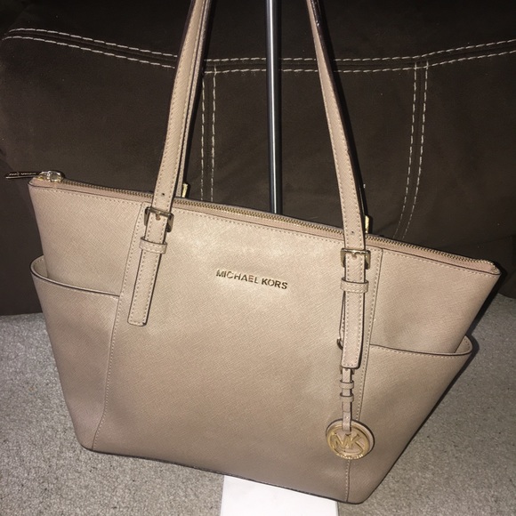 Michael Kors Handbags - Michael Kors Tote purse